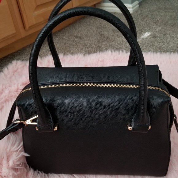 Handbags - ⭐⭐Black vegan leather satchel bag